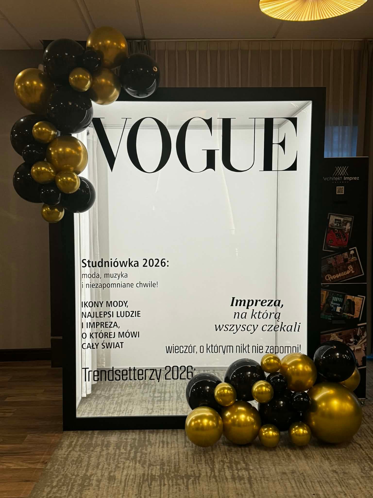 Designerski Fotobox przypominający ekskluzywne pudełko wystawowe